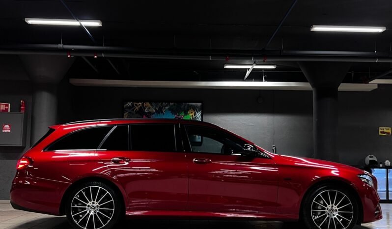 
								Mercedes-Benz E 300 de 4MATIC 2x AMG full									