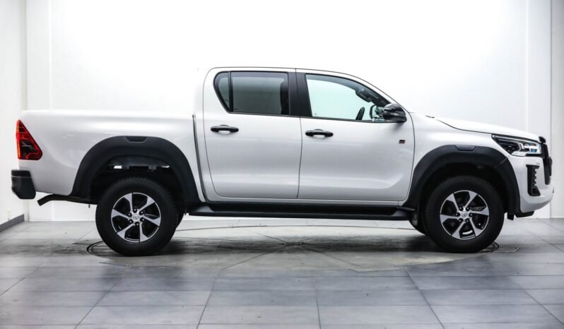 
								Toyota HiLux 2.8 D-4D 204 ch D-Cab 4WD GR Sport full									