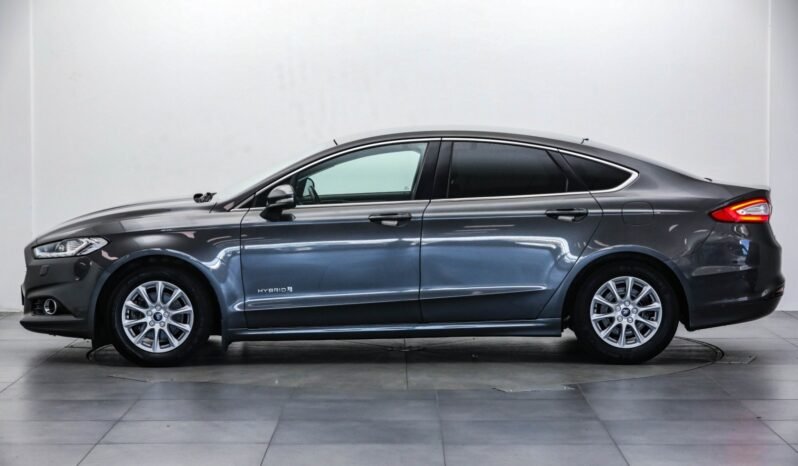 
								Ford Mondeo Hybrid full									