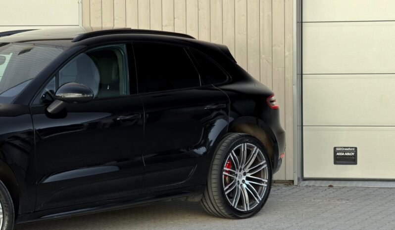 
								Porsche Macan Turbo full									