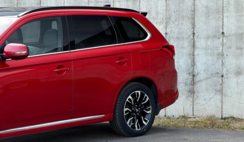 
								Mitsubishi Outlander PHEV S-Edition full									