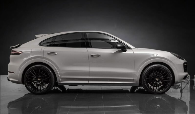 
								Porsche Cayenne Coupé E-Hybrid SportDesign full									