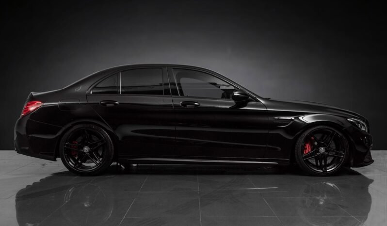 
								Mercedes-Benz C 63 S AMG 510 ch full									