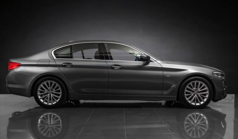 
								BMW 530d xDrive Luxury Line full									