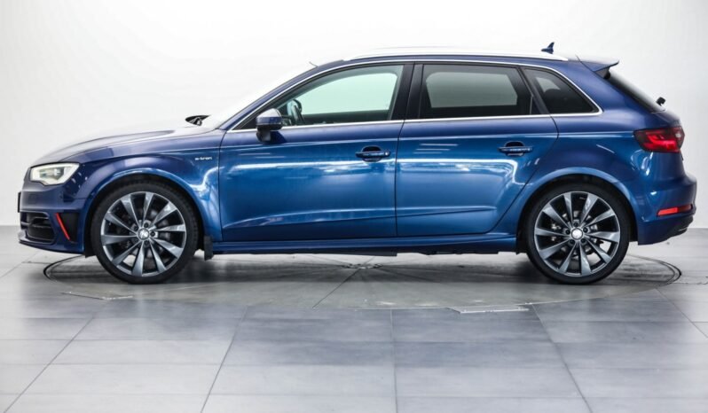 
								Audi A3 Sportback e-tron full									