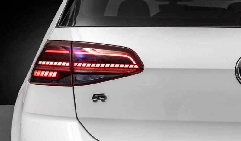 
								Volkswagen Golf VII Facelift R full									