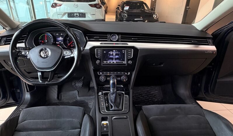 
								Volkswagen Passat GTE Highline full									