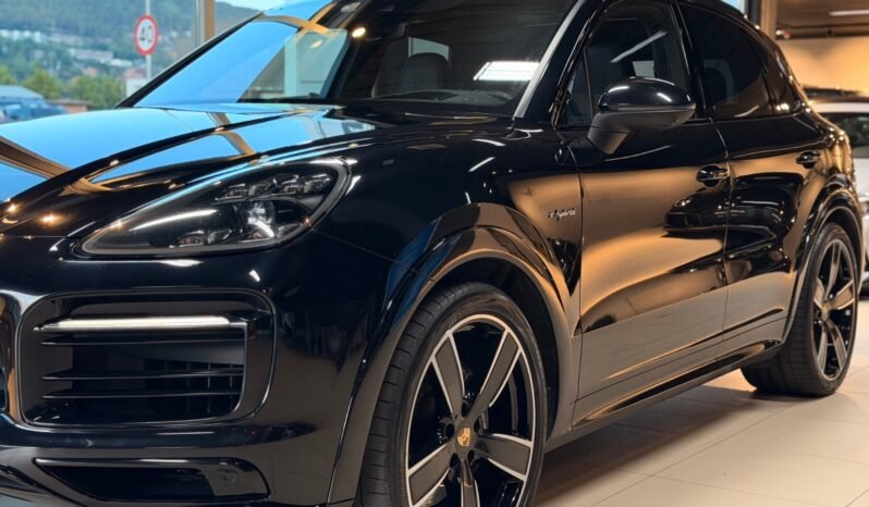 
								Porsche Cayenne E-Hybrid Sport Design full									