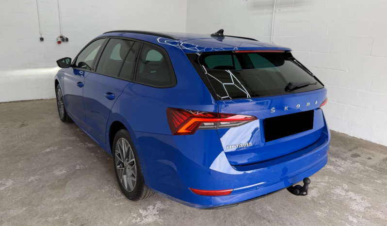 
								Škoda Octavia Combi Ambition full									