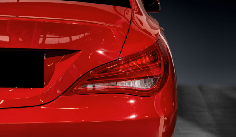 
								Mercedes-Benz CLA 180 Automatique full									