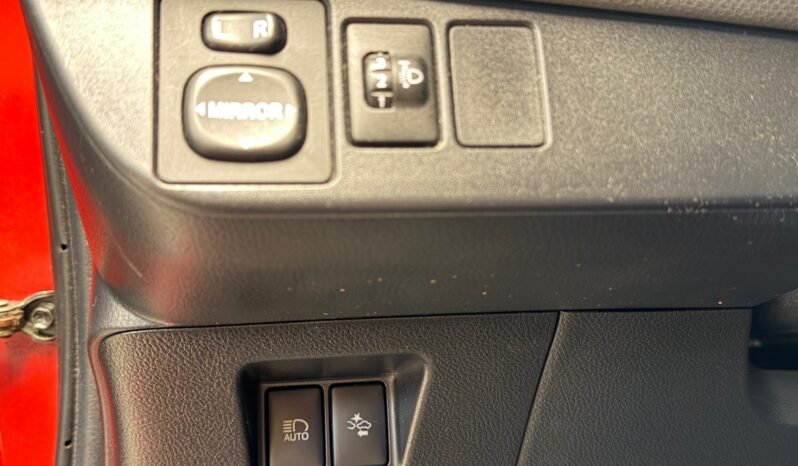 
								Toyota Yaris Hybrid full									