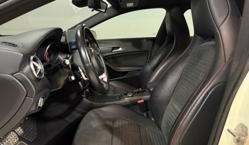 
								Mercedes-Benz CLA 180 AMG full									
