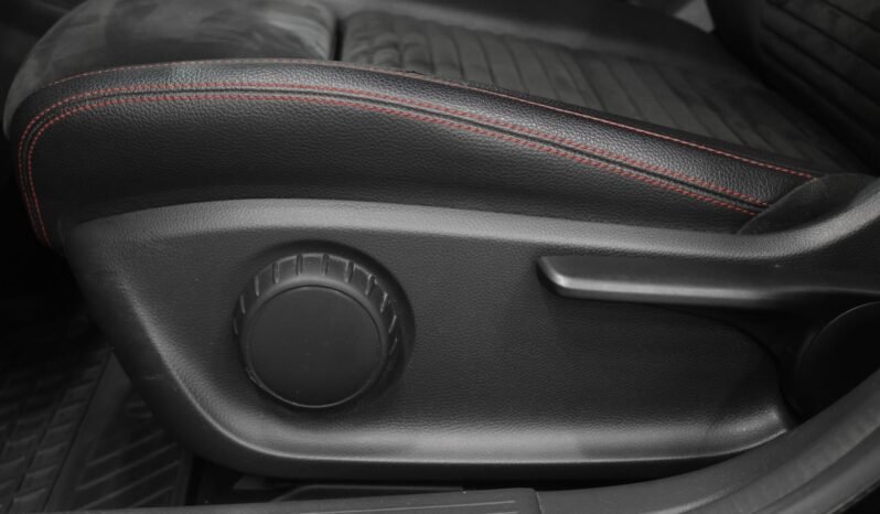 
								Mercedes-Benz CLA 180 AMG Line full									