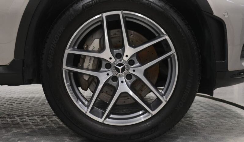 
								Mercedes-Benz GLC 300 e AMG full									