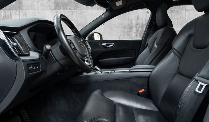 
								Volvo XC60 T8 Twin Engine AWD full									