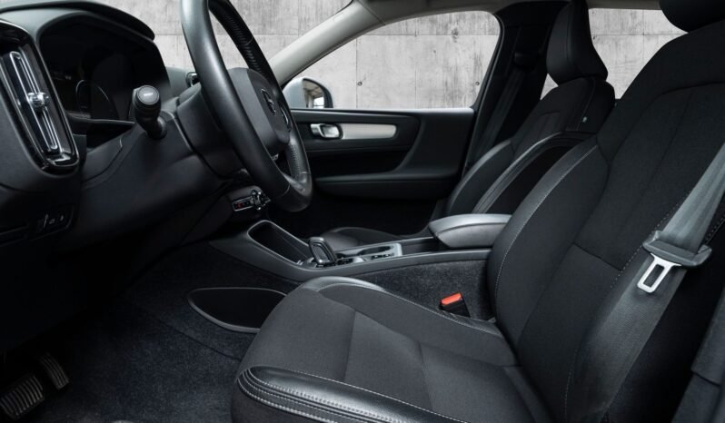 
								Volvo XC40 T5 Twin Engine Momentum full									