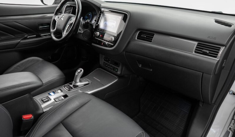 
								Mitsubishi Outlander PHEV 2.4 Instyle+ AWD full									