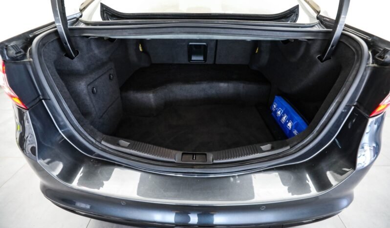 
								Ford Mondeo Hybrid full									