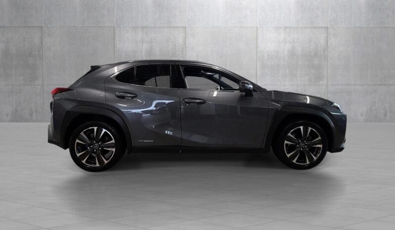 
								Lexus UX 250h AWD Luxury full									