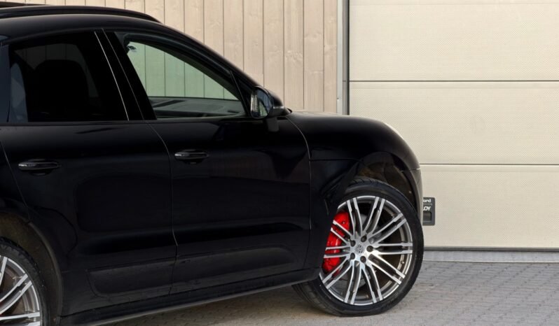 
								Porsche Macan Turbo full									