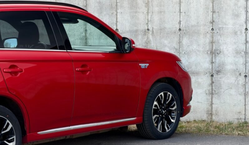 
								Mitsubishi Outlander PHEV S-Edition full									
