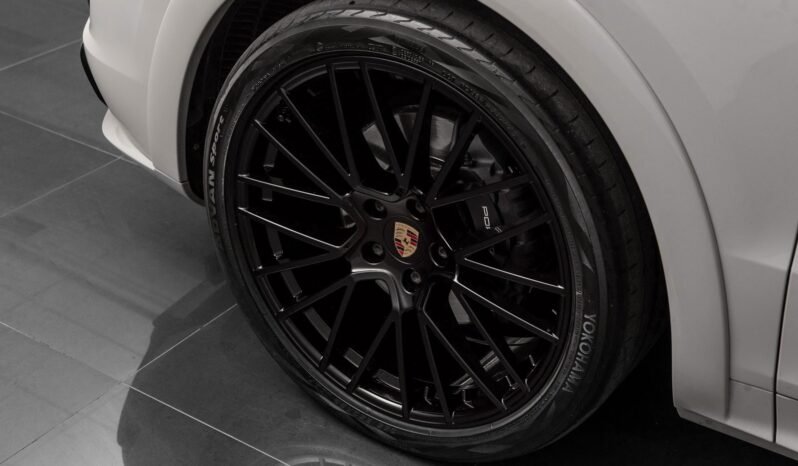 
								Porsche Cayenne Coupé E-Hybrid SportDesign full									