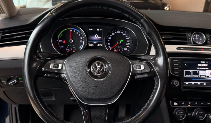 
								Volkswagen Passat GTE Highline full									