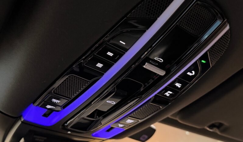 
								Porsche Cayenne E-Hybrid Sport Design full									