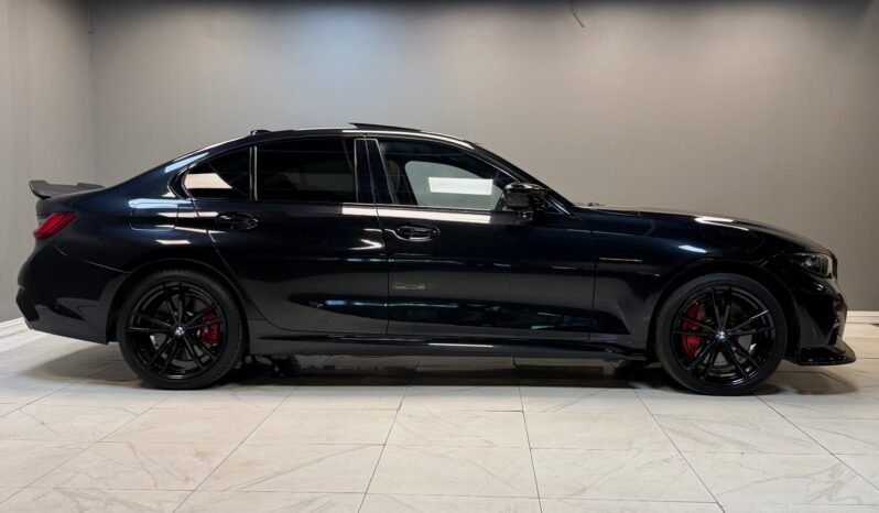 
								BMW 330e xDrive M-Sport full									