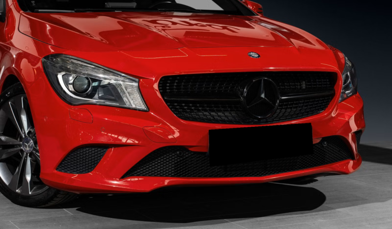 
								Mercedes-Benz CLA 180 Automatique full									