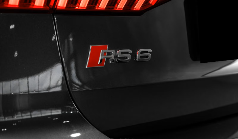 
								Audi RS6 Avant 4.0 TFSI quattro full									
