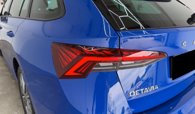 
								Škoda Octavia Combi Ambition full									
